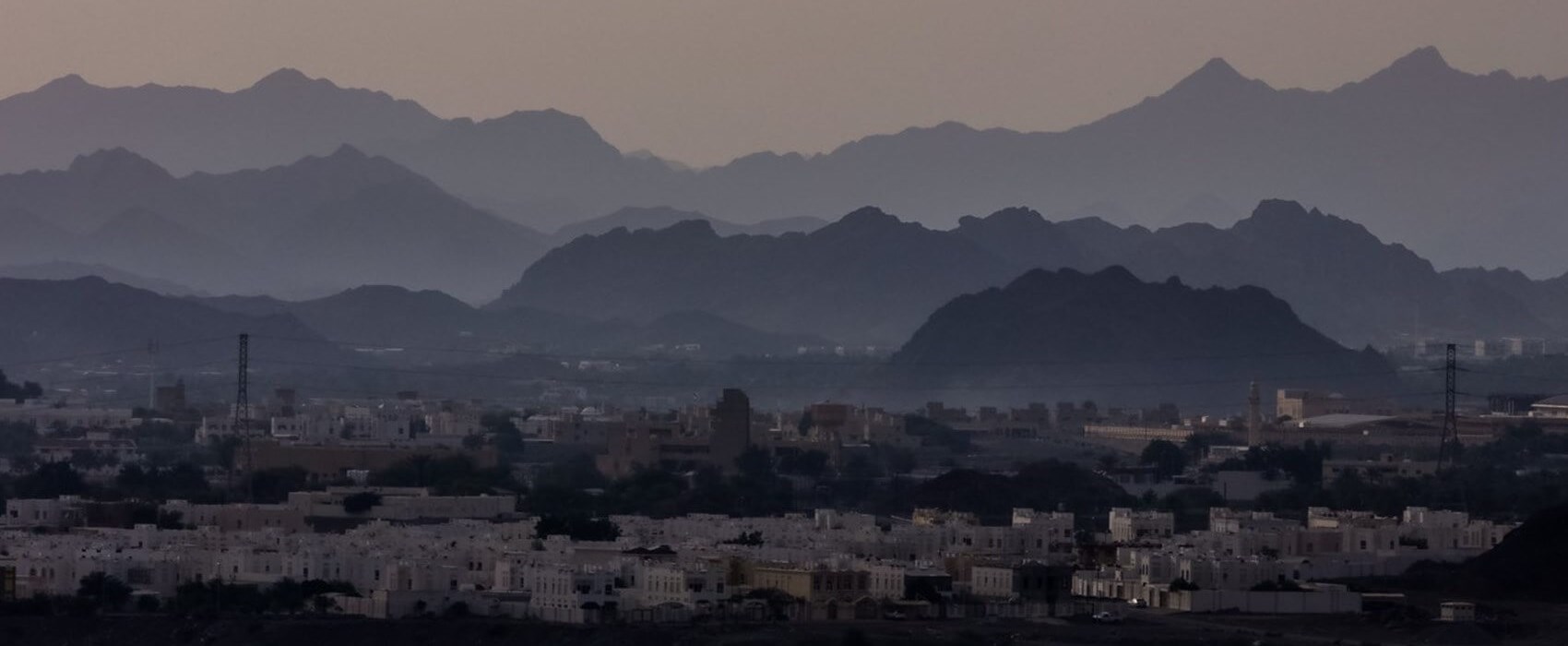 ملحقة عجمان الرائعة المحاطة بالجبال